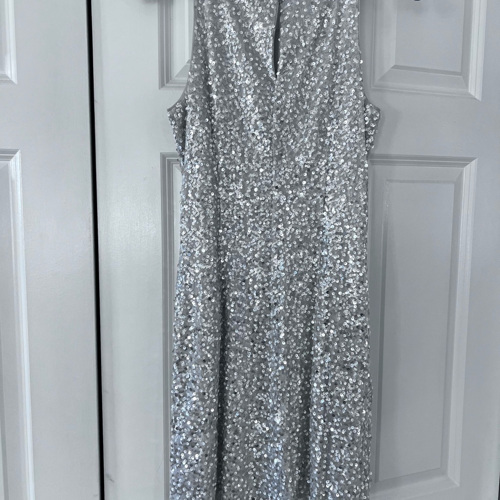 Cute lil silver sequin dress for the holiday parties— sleeveless- sz 4
